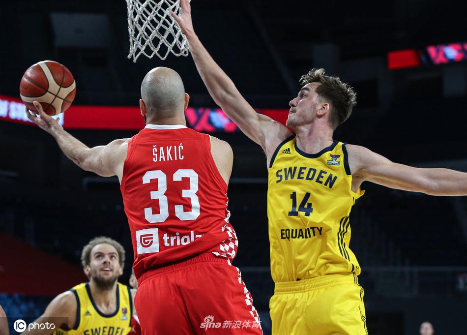 瑞士男篮队在欧洲锦标赛上打出精彩比赛,晋级八强 瑞士男篮队在欧洲锦标赛上打出精彩比赛,晋级八强