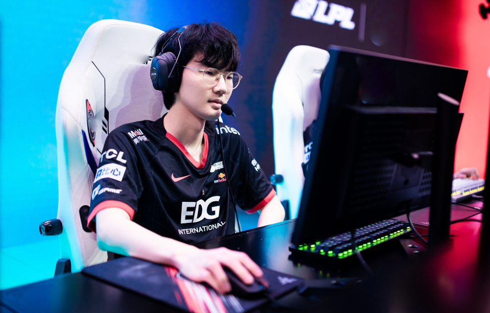 FLY爆冷FPX,Flandre高光表现 FLY爆冷FPX,Flandre高光表现