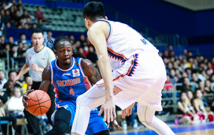 雷速官网-欧塞纳外援突破关键时刻，助球队战胜对手