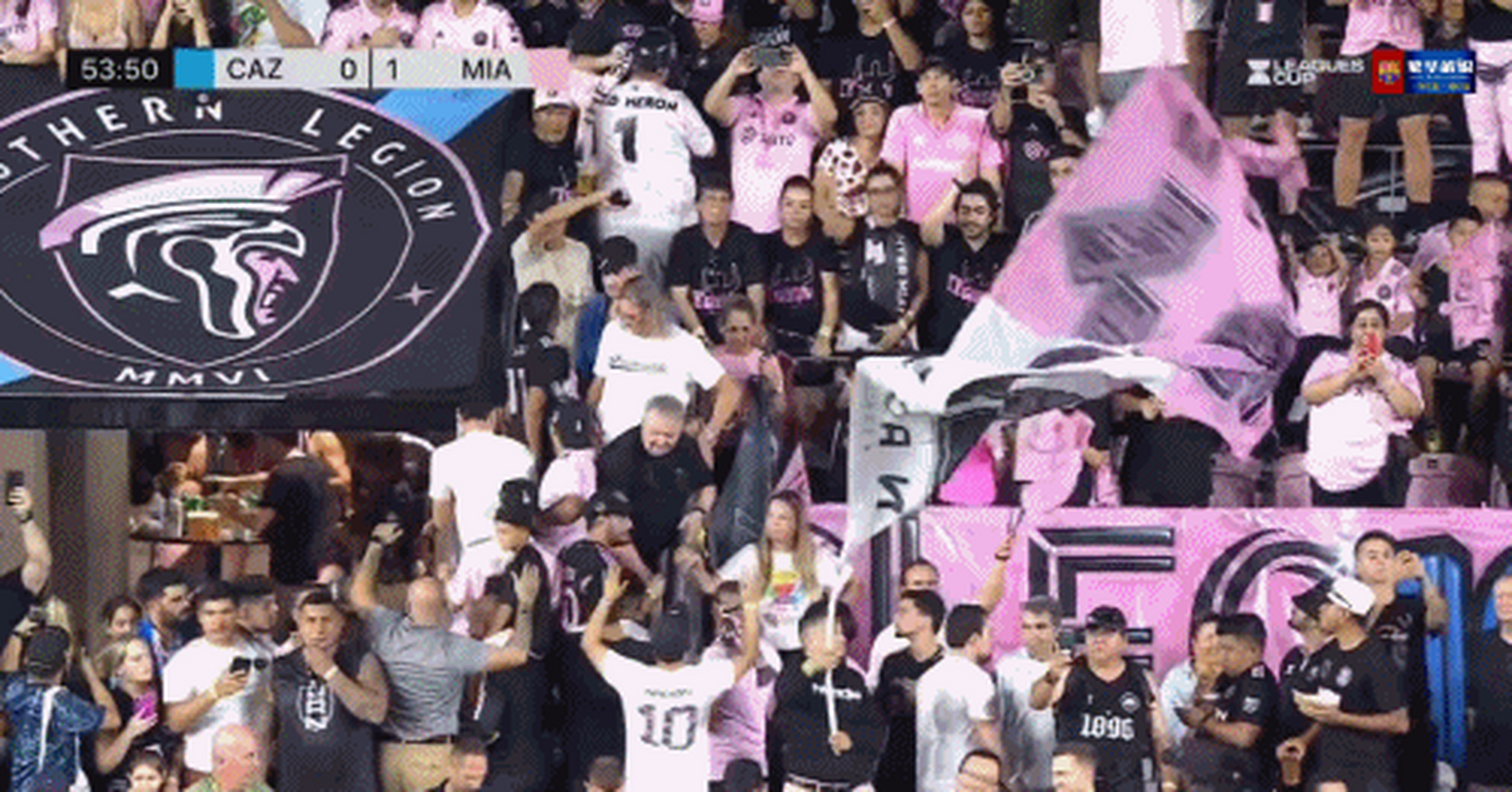 裁判判罚惹争议,梅西怒摔队长袖标离场!! 裁判判罚惹争议,梅西怒摔队长袖标离场!!