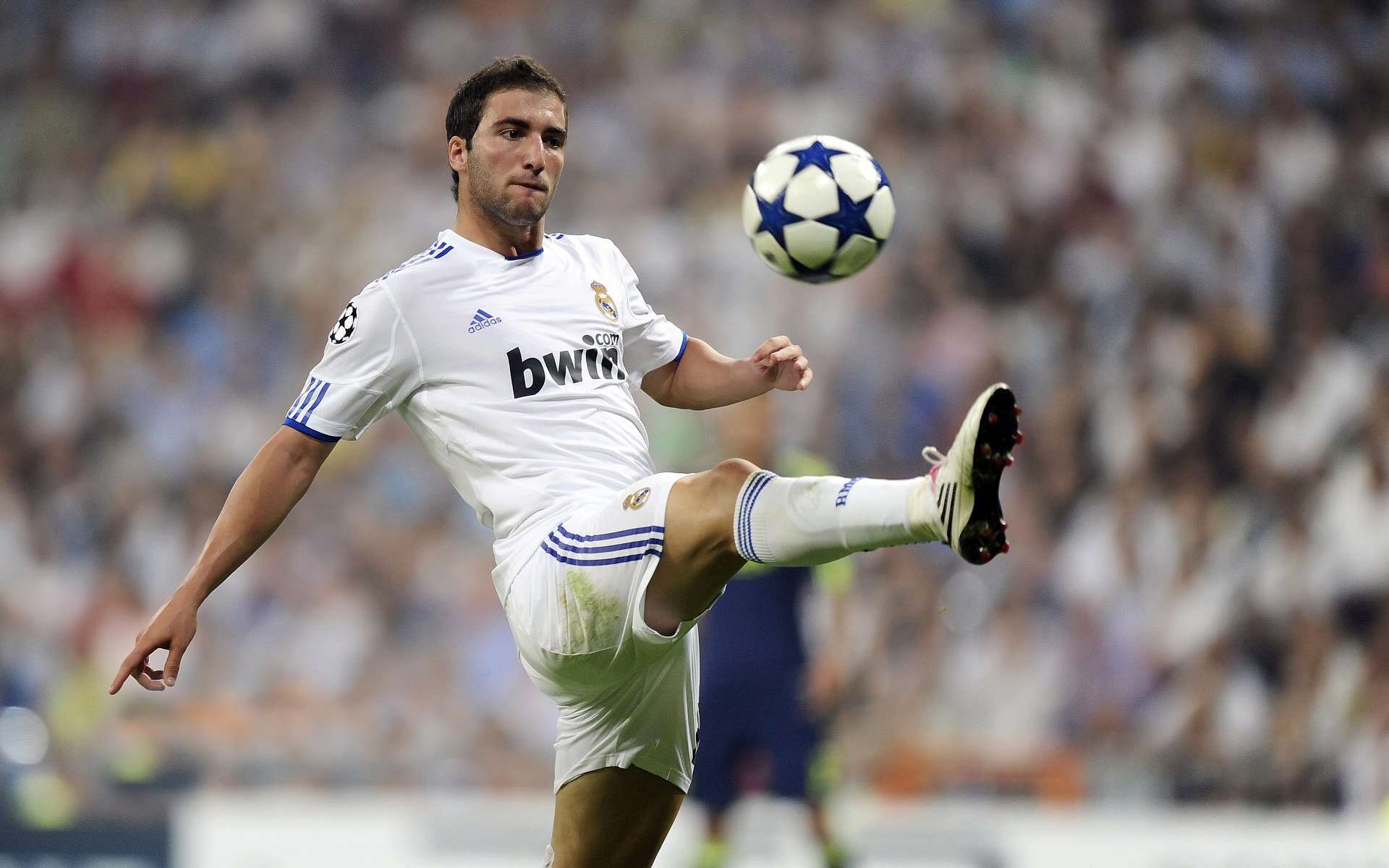 骑士鏖战火箭，字母哥成为关键先生