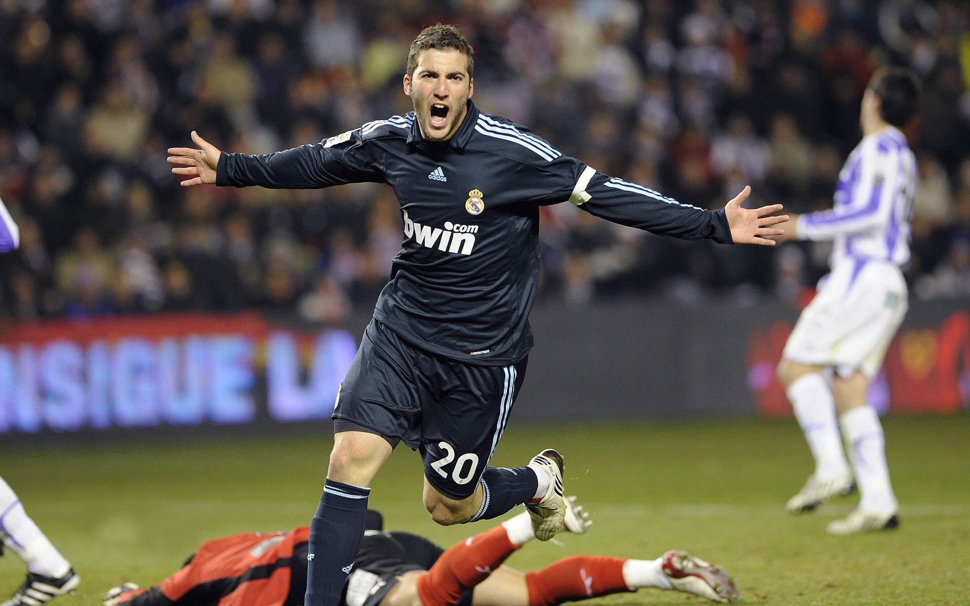 雷速下载-库尔图瓦神级扑救全程高能输出，几内亚黑马连续得分压制利物浦